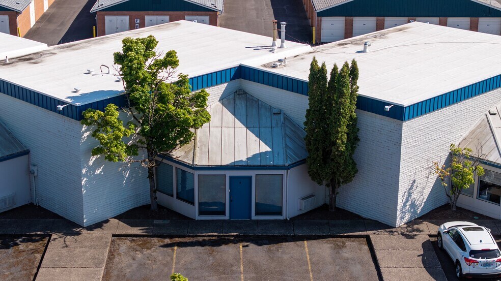 More Photos Of 1000 Bertelsen Rd, Eugene Warehouse For Sale