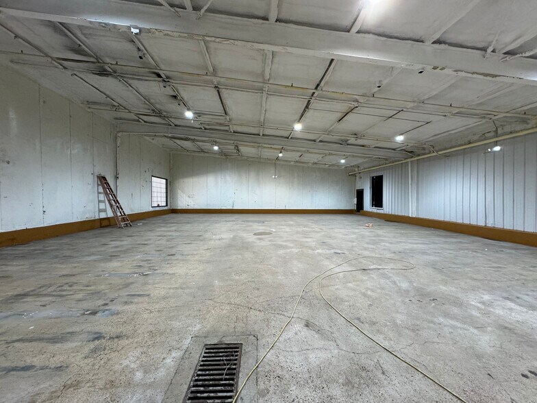 More Photos Of 6612 S 28th St, McAllen Warehouse For Lease