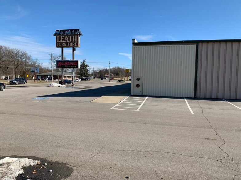 More Photos Of 1160 E Napier Ave, Benton Harbor Freestanding For Lease