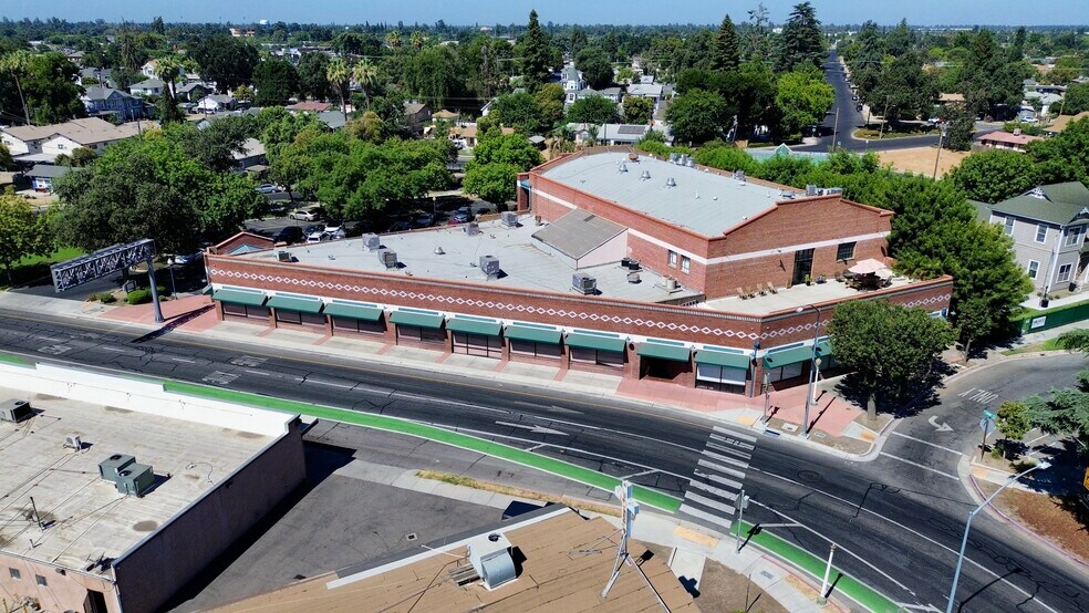 More Photos Of 711 N Court St, Visalia Office For Sale