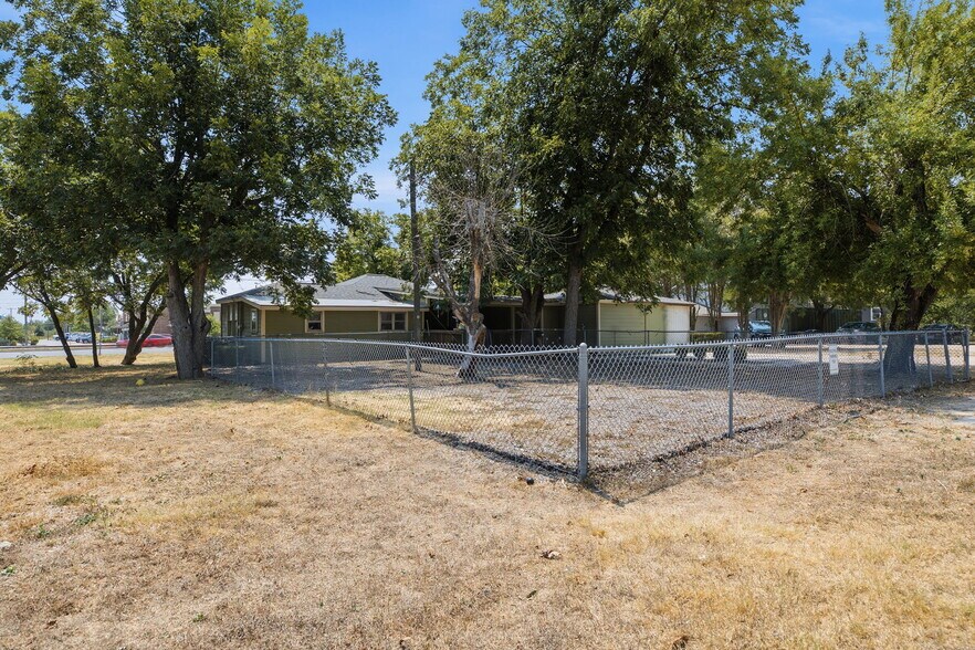 More Photos Of 208 E Hwy 79 St, Hutto Daycare Center For Lease