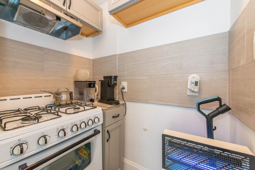 More Photos Of 22 E Quackenbush Ave, Dumont Apartments For Sale