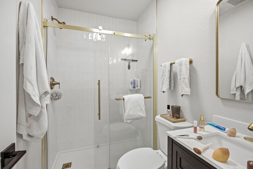 More Photos Of 4335 Mercier St, Kansas City Multifamily For Sale