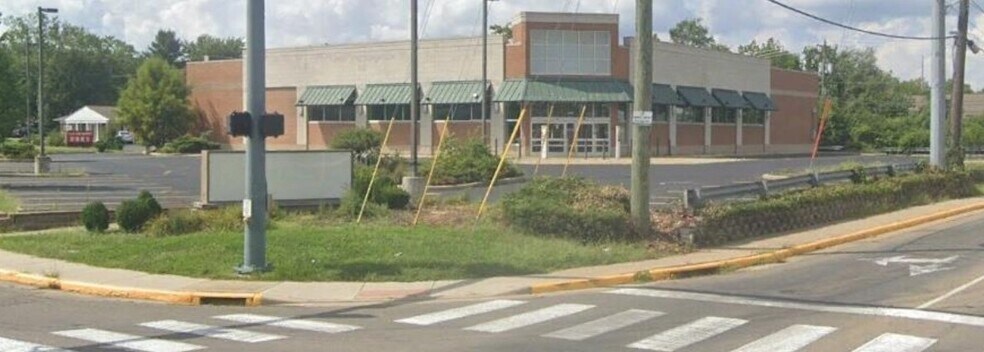Primary Photo Of 200 S Locust St, Oxford Freestanding For Lease