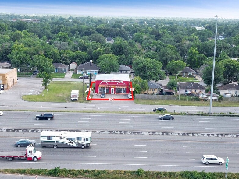 More Photos Of 10722 E I-10 Fwy, Houston Freestanding For Sale