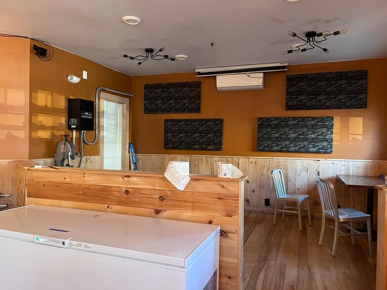 More Photos Of 18 Village Green Way, Southwest Harbor Restaurant For Lease