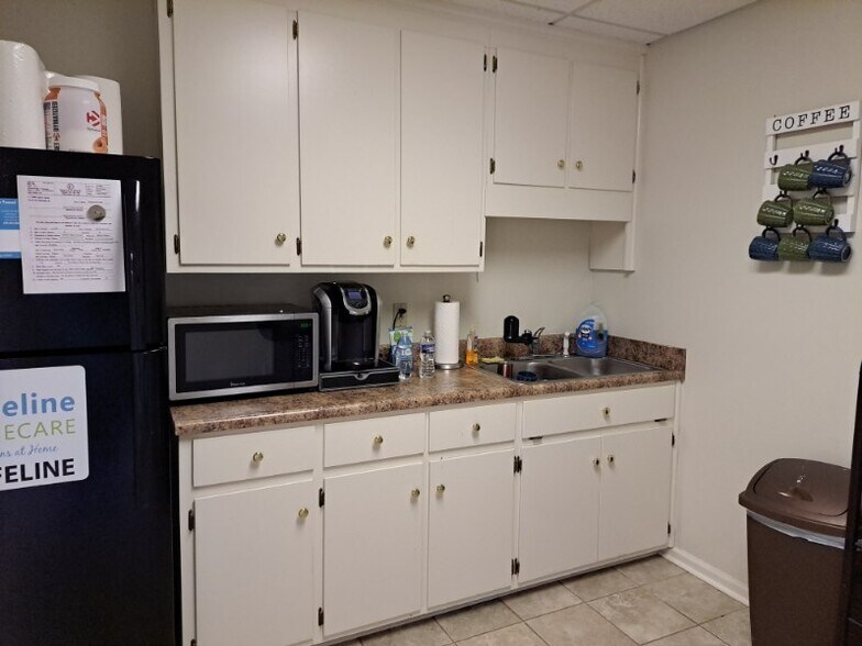 More Photos Of 1600 Scottsville Rd, Bowling Green Office For Lease