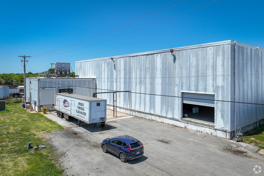 More Photos Of 502 Factory Ave, Ridgely Industrial For Sale