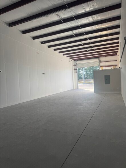 More Photos Of 2682-2730 Amera Trl, Saint Cloud Flex For Lease