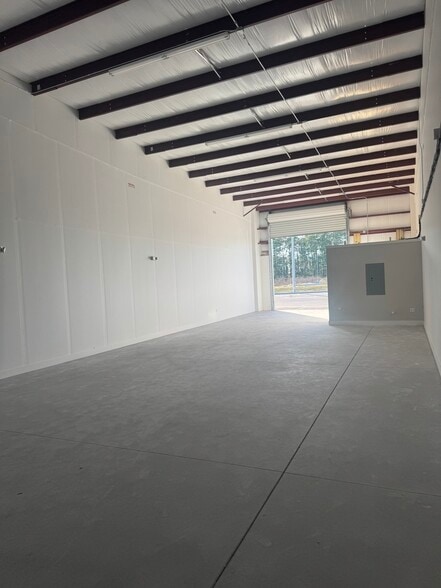 More Photos Of 2688 Amera trl, Saint Cloud Flex For Lease