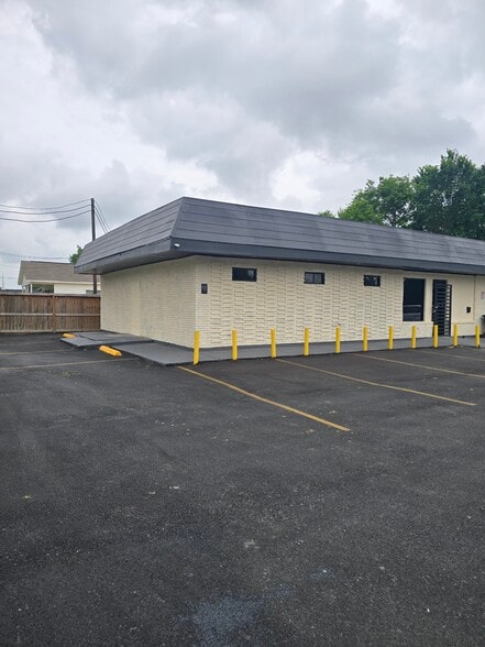 More Photos Of 3619 Reed Rd, Houston Freestanding For Lease