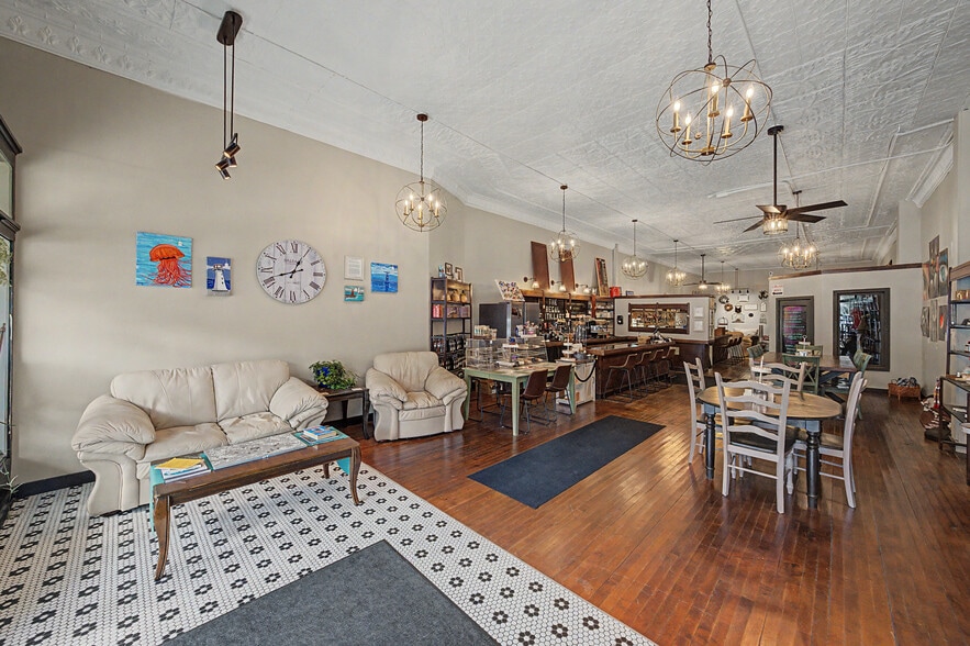 More Photos Of 806 12th St, Belle Plaine Storefront Retail Residential For Sale