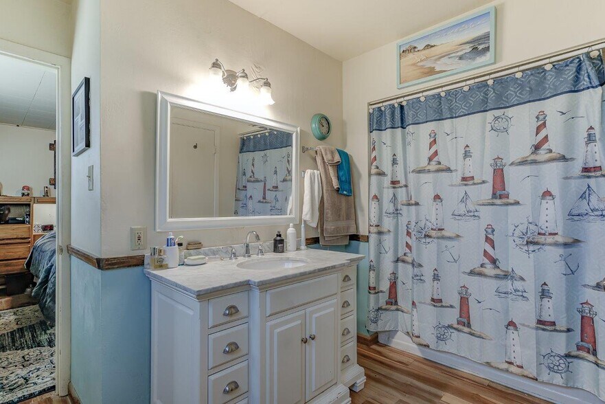 More Photos Of 718 Main St, Weaverville Hotel For Sale