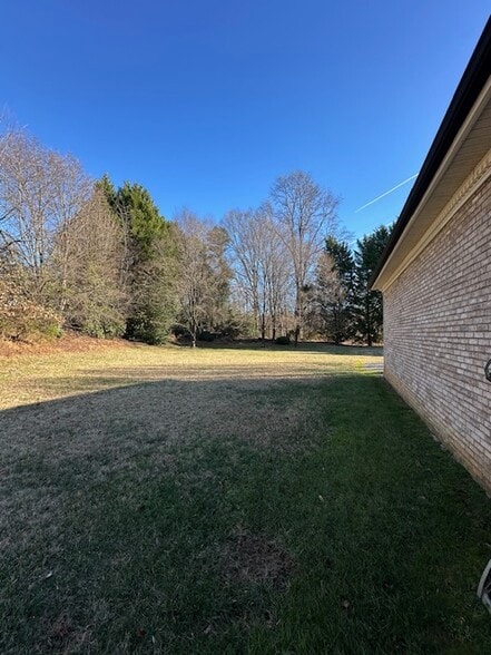 More Photos Of 1011 Masten Dr, Kernersville Office For Sale