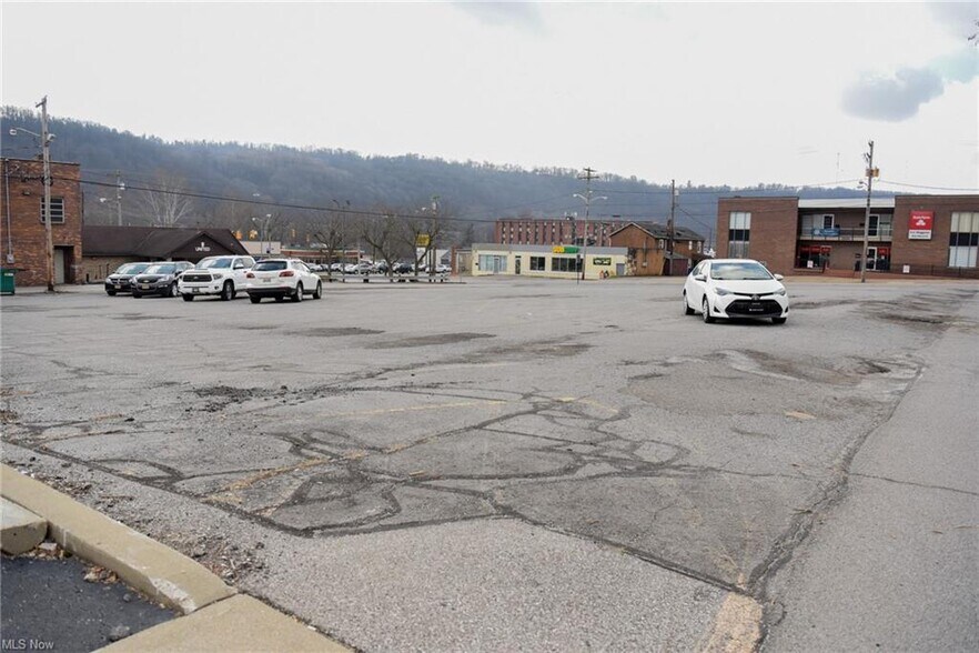 More Photos Of 3539-3549 Main St, Weirton Flex For Lease