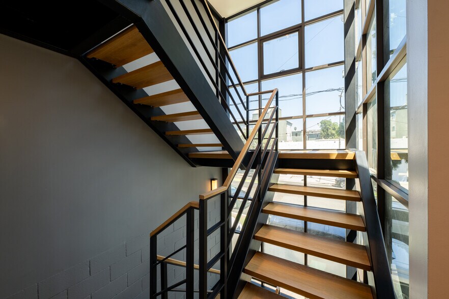 More Photos Of 2218 Main St, Santa Monica Medical For Lease