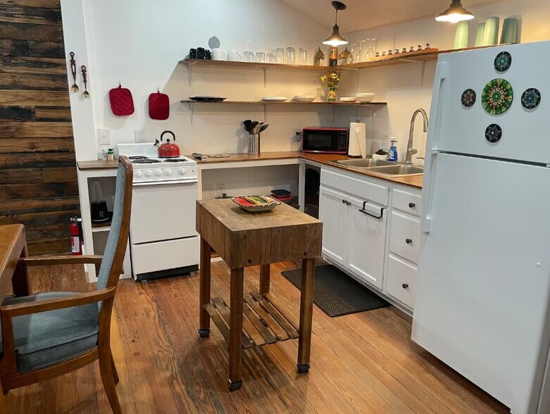 More Photos Of 1241 Post Oak Point Rd, New Ulm Specialty For Sale