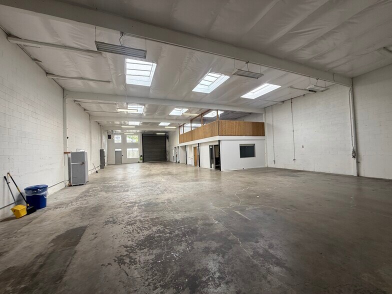More Photos Of 5815 Fremont St, Oakland Warehouse For Lease