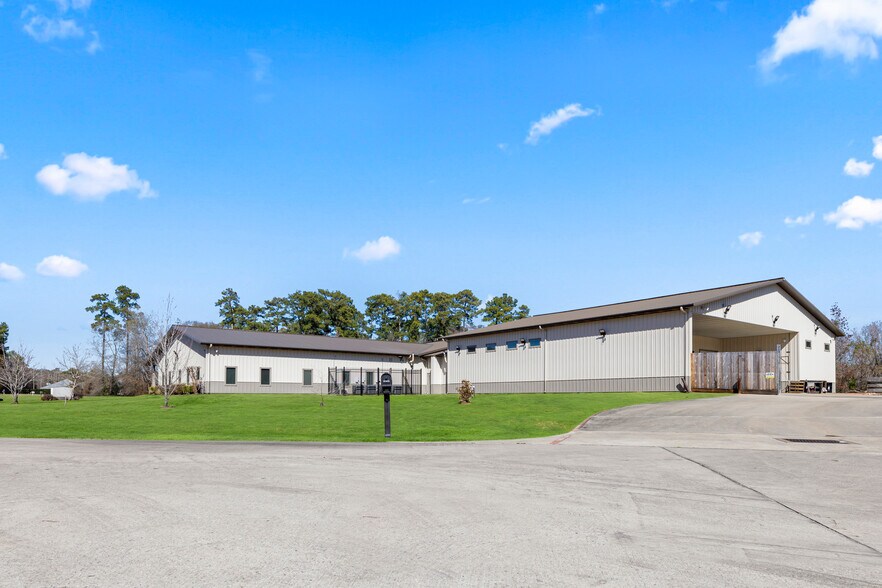 More Photos Of 1271 Rayford Bnd, Spring Light Manufacturing For Sale