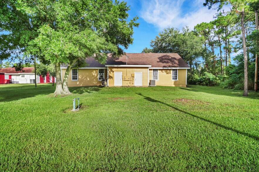 More Photos Of 1312 15th St N, Immokalee Office For Sale