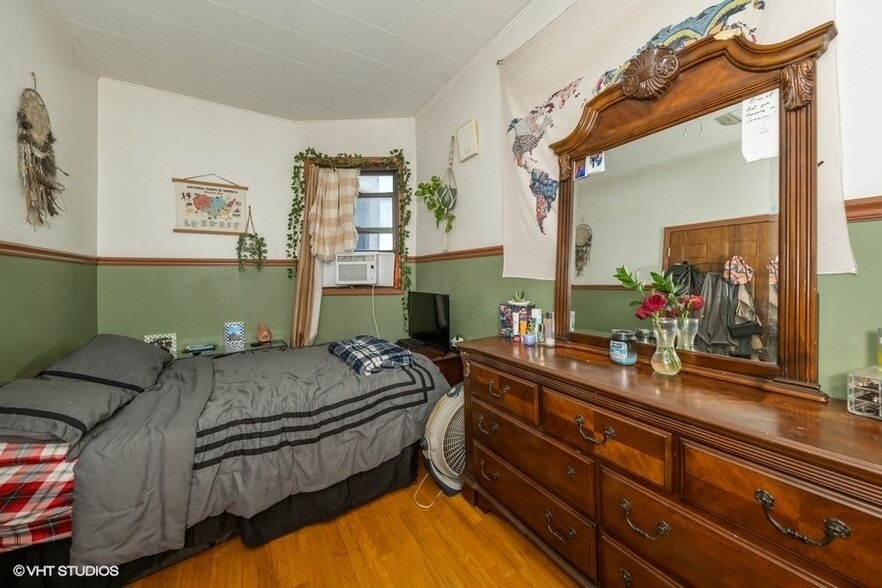 More Photos Of 2410 S Blue Island Ave, Chicago Storefront Retail Residential For Sale