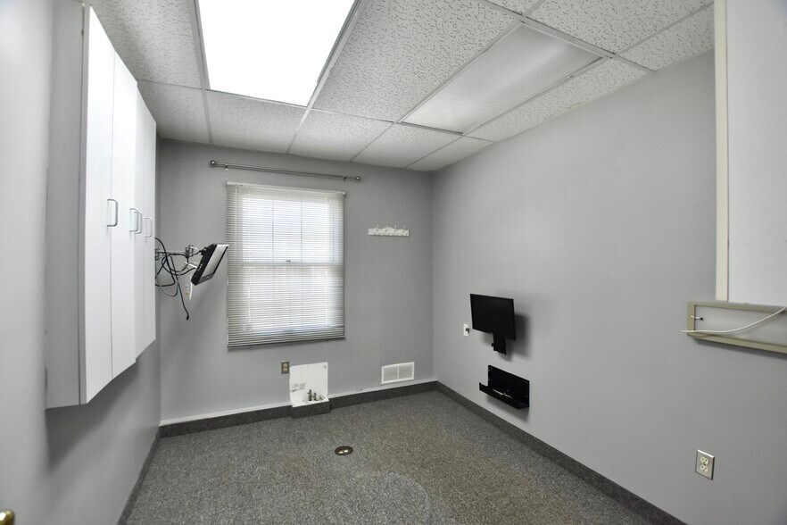 More Photos Of 9313-9333 N Haggerty Rd, Plymouth Office For Lease