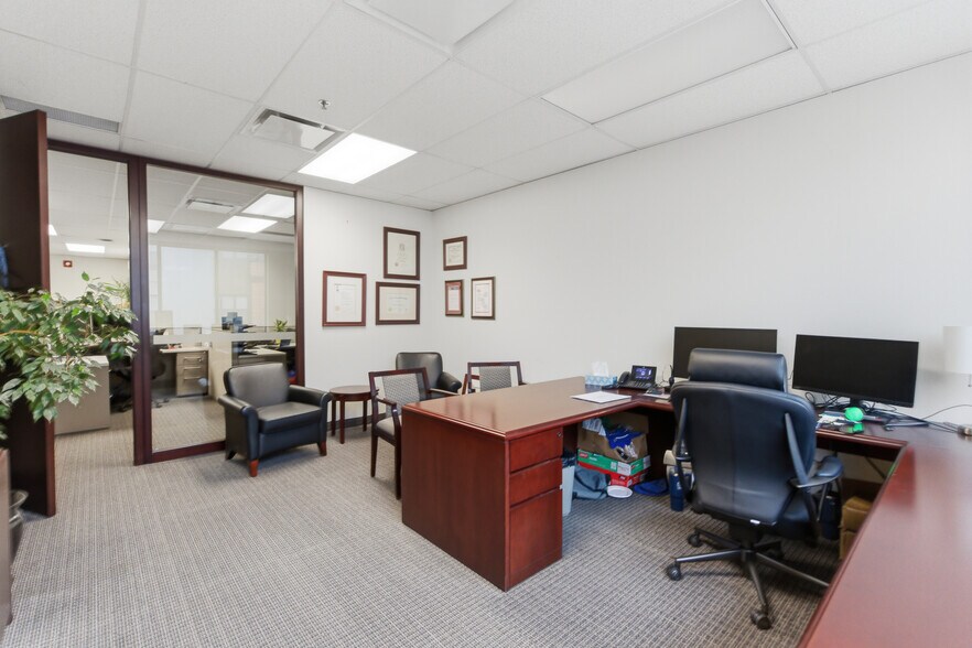 More Photos Of 17 King St E, Oshawa Storefront Retail Office For Lease