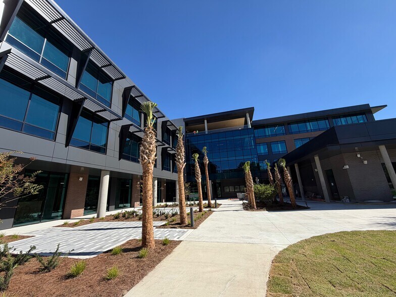 More Photos Of 511 Government Ave, Valparaiso Office For Lease