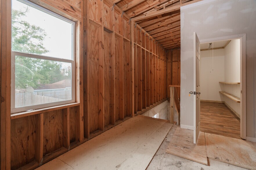 More Photos Of 1919 Drummond Ave, Panama City Distribution For Lease