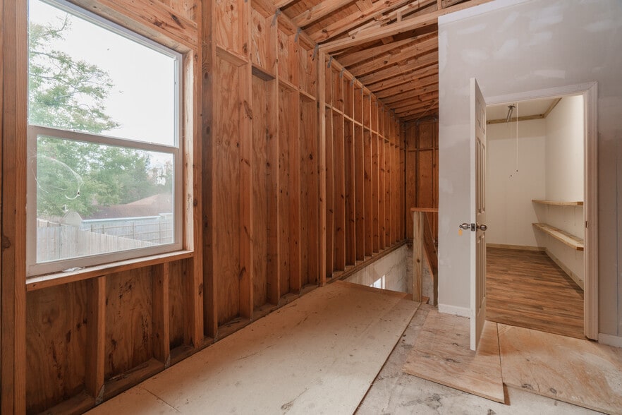 More Photos Of 1919 Drummond Ave, Panama City Distribution For Lease