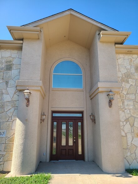 More Photos Of 310 W Murray St, Manor Office Residential For Lease