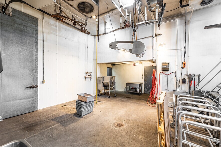 More Photos Of 1762 S Adams Dr, Madras Manufacturing For Sale