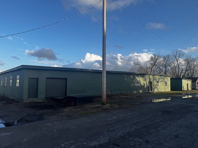 More Photos Of 400-404 Dixie Ln, North Little Rock Warehouse For Sale