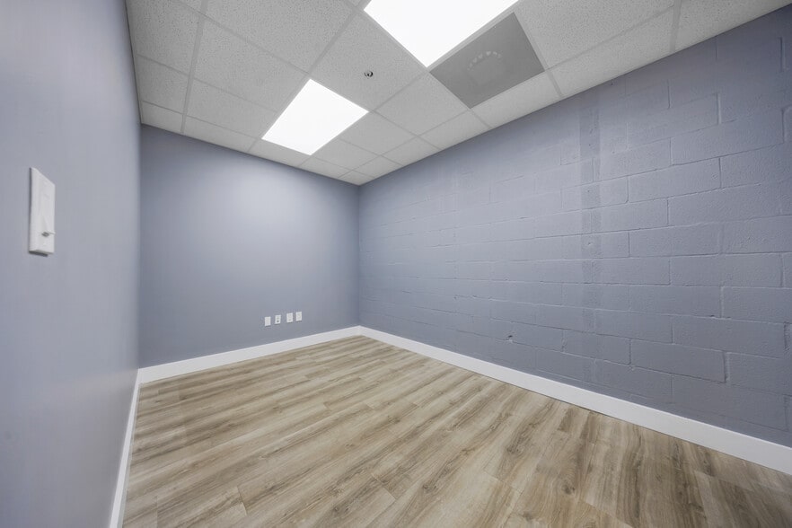 More Photos Of 11379-11399 NW 122nd St, Medley Warehouse For Sale