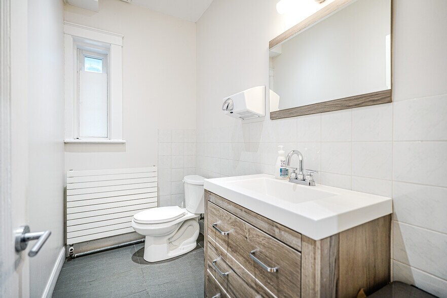 More Photos Of 4565 Rue Sherbrooke O, Westmount Office For Lease