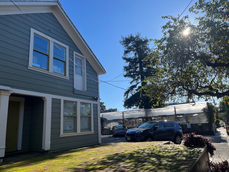 More Photos Of 5874 Doyle St, Emeryville Office For Sale