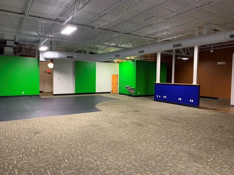 More Photos Of 109 Lew Dewitt Blvd, Waynesboro Storefront For Lease