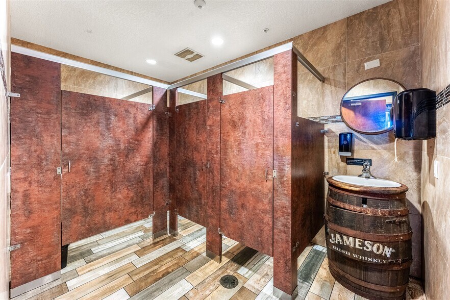 More Photos Of 5490 Stadium Pky, Melbourne Restaurant For Sale