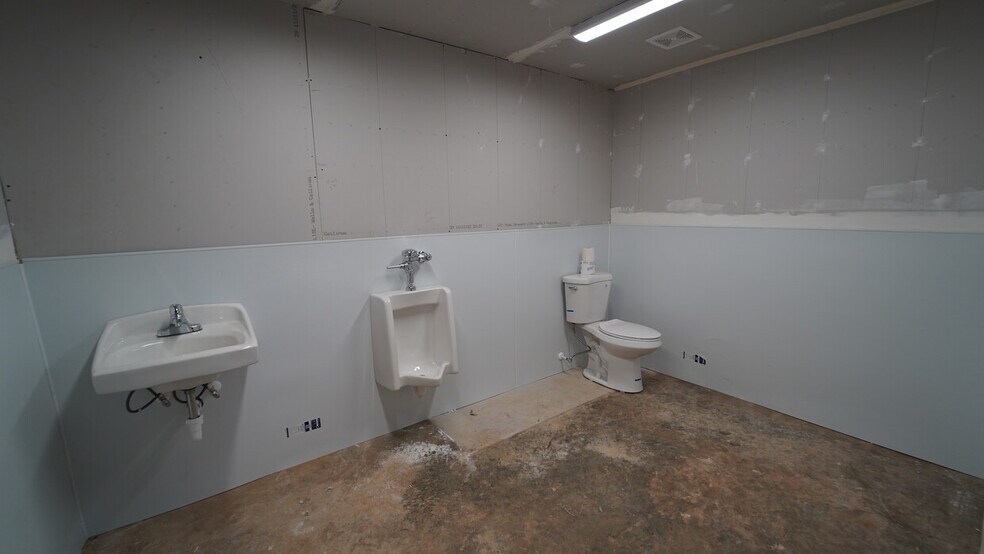 More Photos Of 662 Angus Ct, Rural Hall Light Distribution For Lease