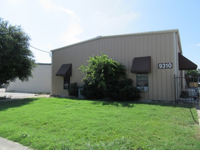 More Photos Of 9310 Converse Business Ln, Converse Warehouse For Lease