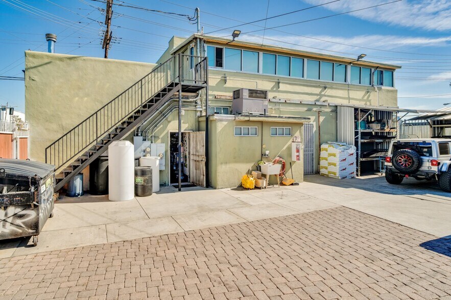 Primary Photo Of 10615-10619 San Fernando Rd, Pacoima Apartments For Lease