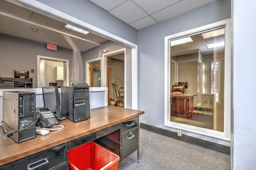 More Photos Of 1948 Chapel St, New Haven Office For Sale