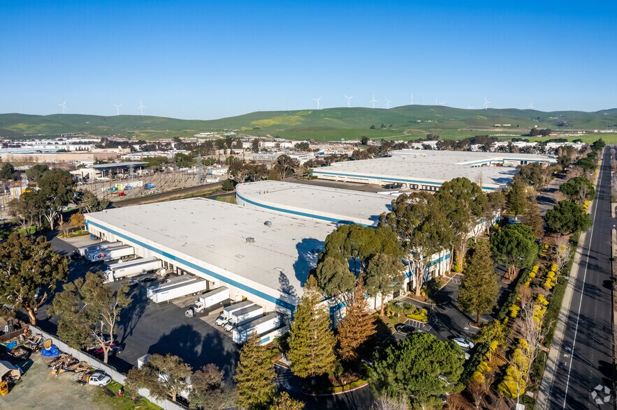 More Photos Of 6818 Patterson Pass Rd, Livermore Warehouse For Lease