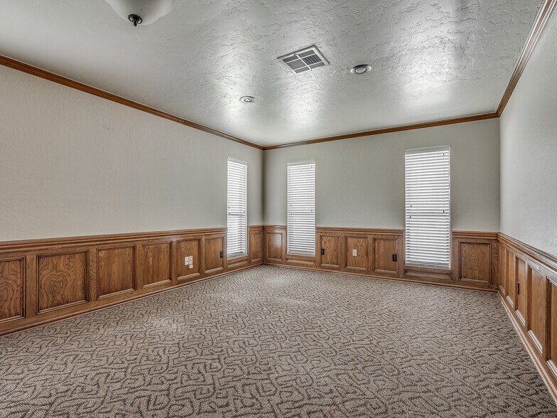 More Photos Of 525 Tower Dr, Moore Office For Lease