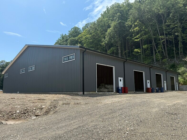 Primary Photo Of 19 Trowbridge Dr, Bethel Industrial For Lease