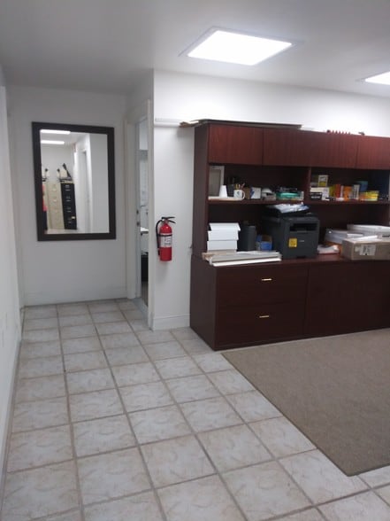 More Photos Of 5017 N Coolidge Dr, Tampa Warehouse For Sale