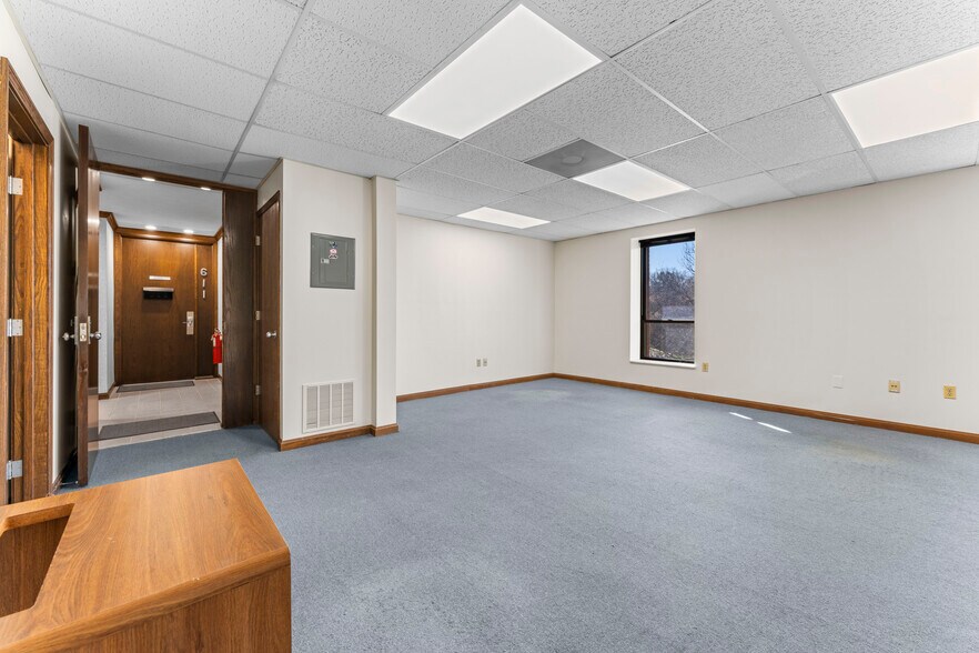 More Photos Of 600 Commerce Dr, Coraopolis Office Residential For Lease