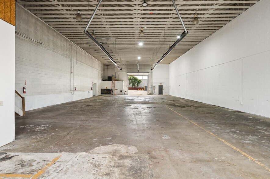 More Photos Of 3887 E Livingston Ave, Columbus Warehouse For Lease
