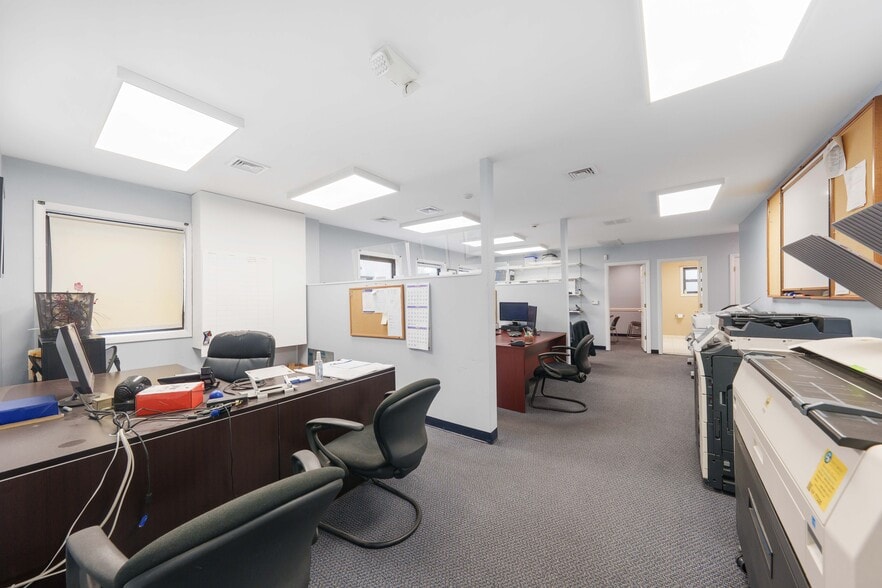 More Photos Of 277 W Clay Ave, Roselle Park Office For Sale