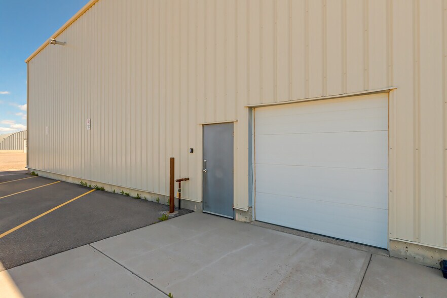 More Photos Of 4309 8th Ave, Lethbridge Warehouse For Lease